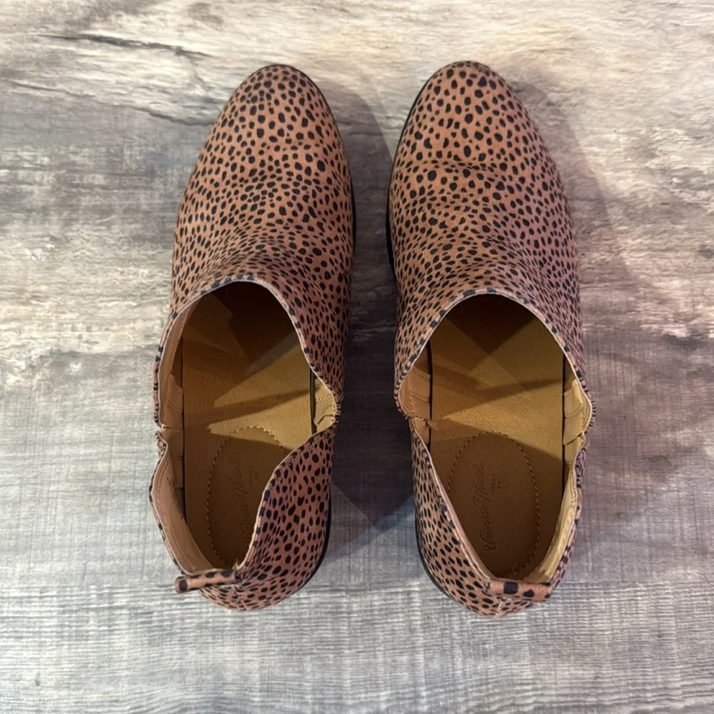 Universal Thread Tan and Black Ankle Booties - Picture 2 of 5